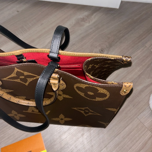 Louis Vuitton On The Go Tote GM - Picture 12 of 14